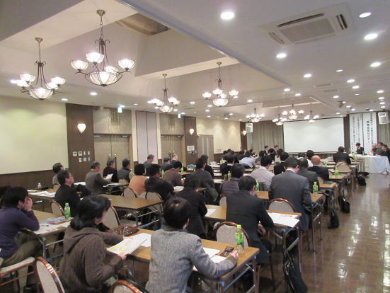 多数の参加者で埋まった会場 多数の参加者で埋まった会場
