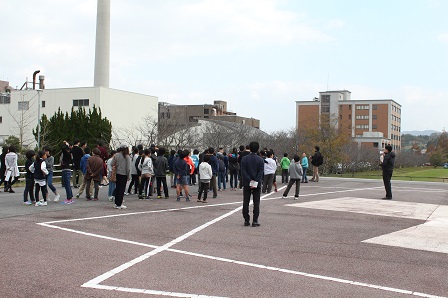 ヘリポート見学の様子.jpg ヘリポート見学の様子.jpg
