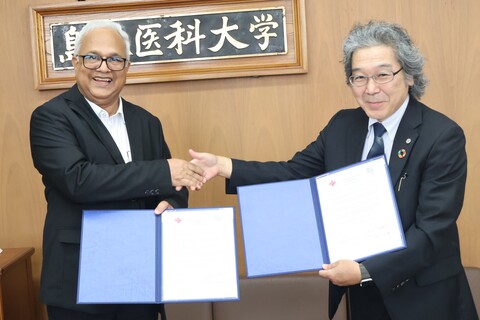 協定書交換の様子