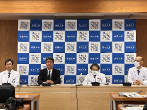 記者会見の様子