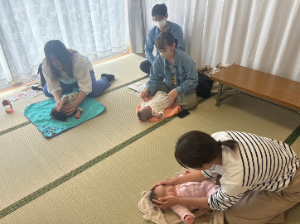 タッチケアの様子 タッチケアの様子