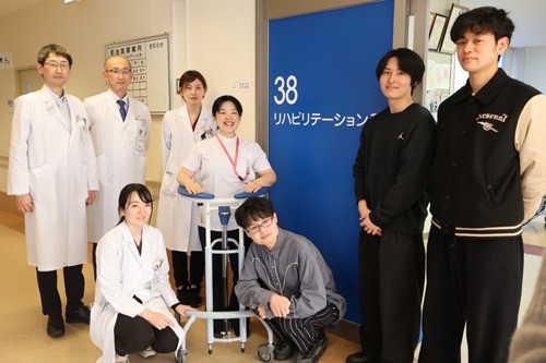 贈呈時の様子 贈呈時の様子