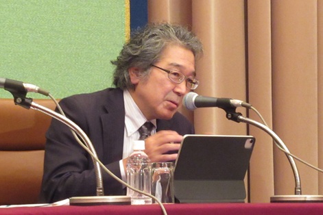 会見する椎名病院長