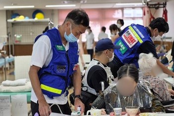 活動の様子（遠藤・立脇看護師）